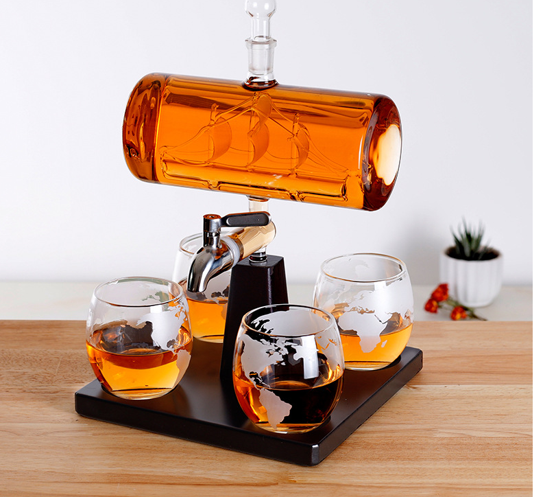Whiskey Decanter 1100mL(37oz), 4 Glasses and